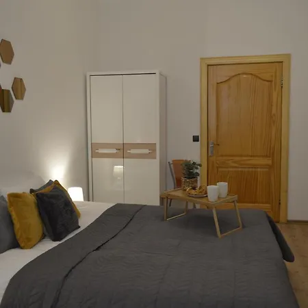 Spacious Center Family 2 Bedrooms *