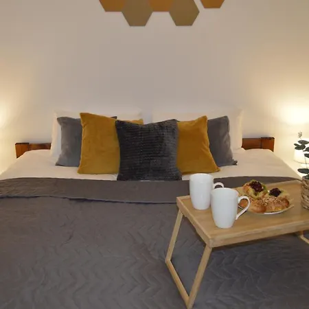 Spacious Center Family 2 Bedrooms