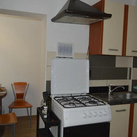 Spacious Center Family 2 Bedrooms Apartment *